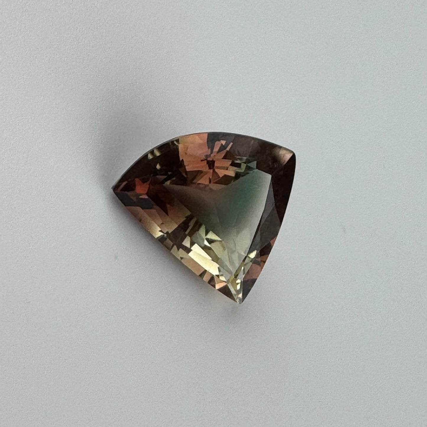 Genuine Oregon Sunstone from USA – Trillion Cut Green, Yellow & Red Gem