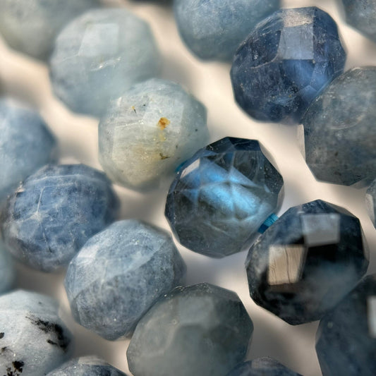 Aquamarine Stone with Rondelle Shape and faceted Finish 