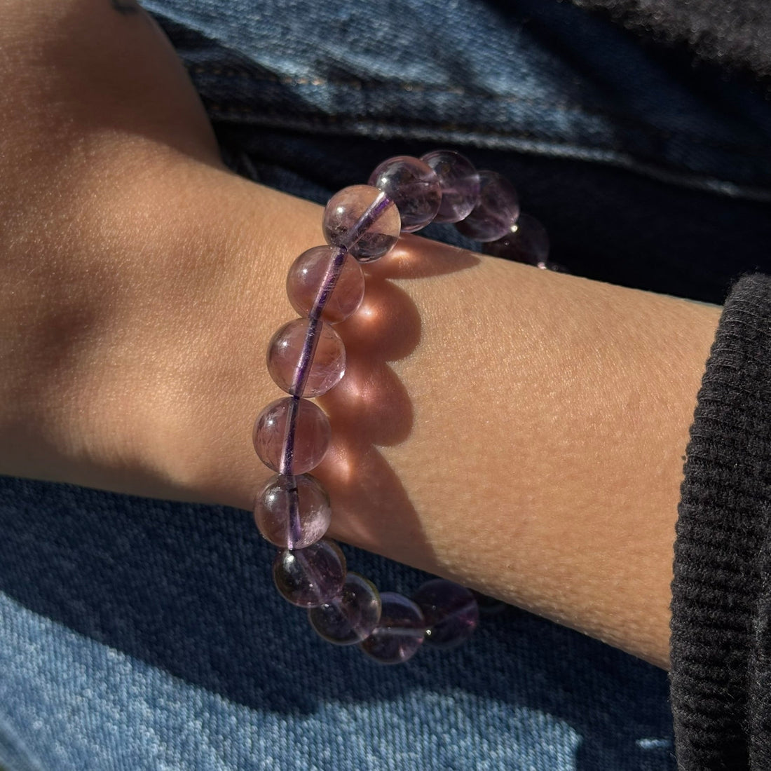 Natural purple amethyst gemstones showing color zoning, inclusions and crystal features used when identifying real amethyst.