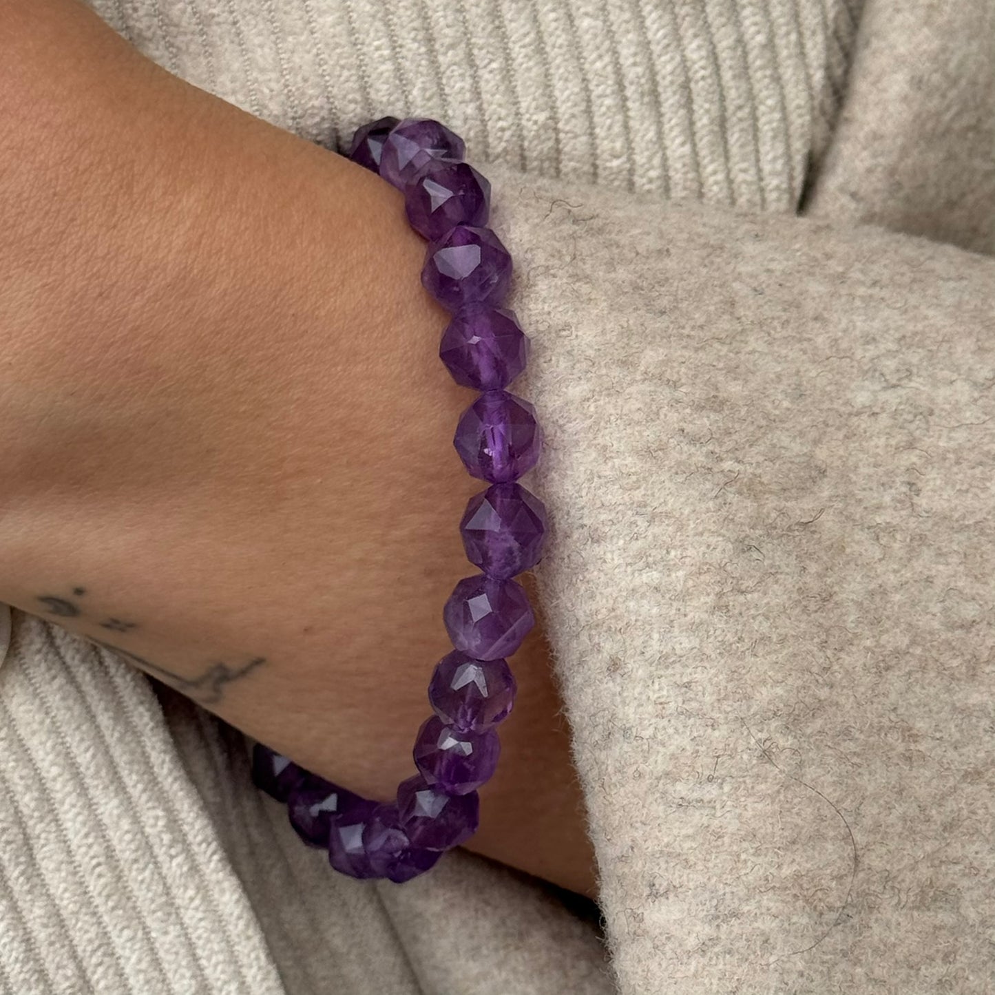 Diamond-Cut Amethyst Beaded Bracelet – Natural Gemstone Accessory - (AAA Quality)