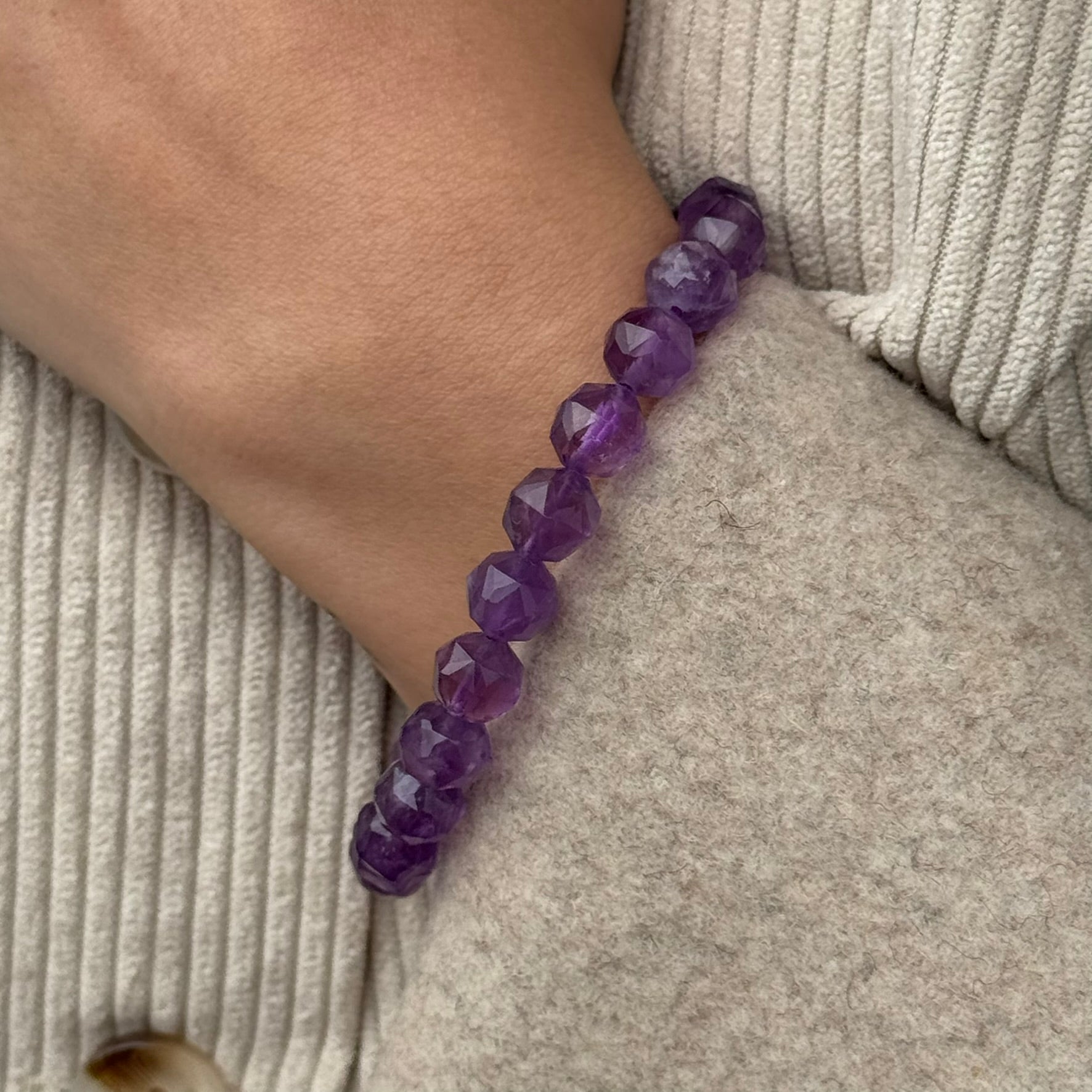 Diamond-Cut Amethyst Beaded Bracelet – Natural Gemstone Accessory - (AAA Quality)