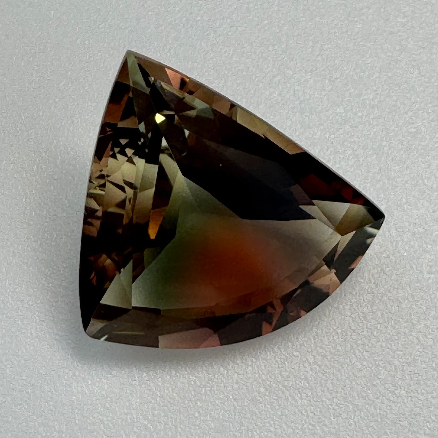 Genuine Oregon Sunstone from USA – Trillion Cut Green, Yellow & Red Gem