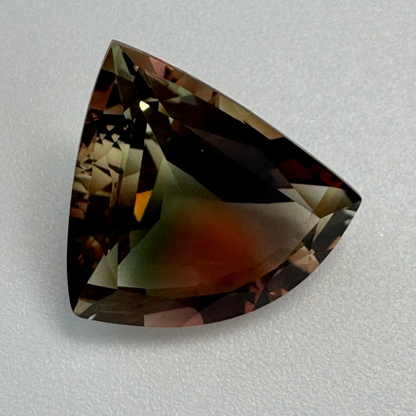 Genuine Oregon Sunstone from USA – Trillion Cut Green, Yellow & Red Gem