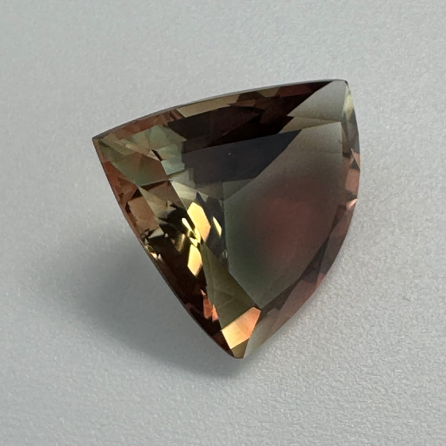 Genuine Oregon Sunstone from USA – Trillion Cut Green, Yellow & Red Gem