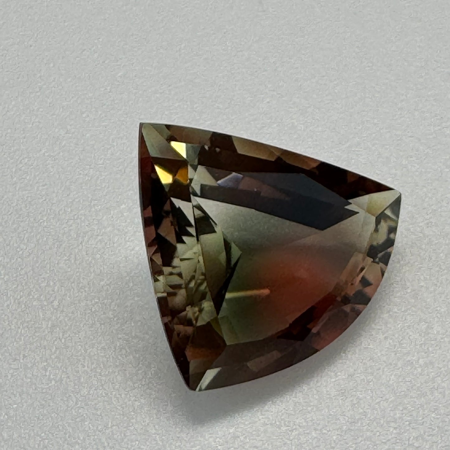 Genuine Oregon Sunstone from USA – Trillion Cut Green, Yellow & Red Gem