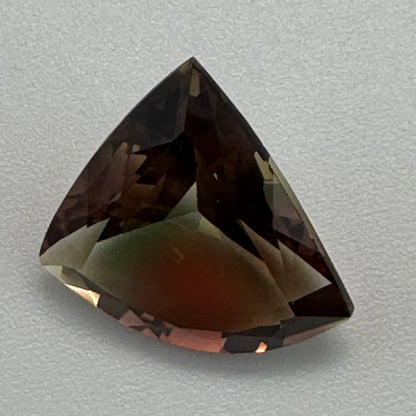 Genuine Oregon Sunstone from USA – Trillion Cut Green, Yellow & Red Gem