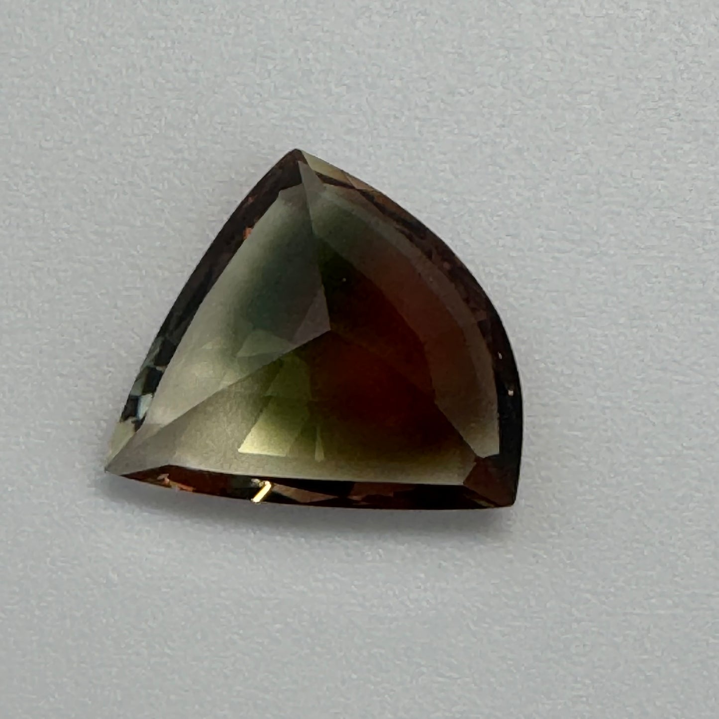 Genuine Oregon Sunstone from USA – Trillion Cut Green, Yellow & Red Gem