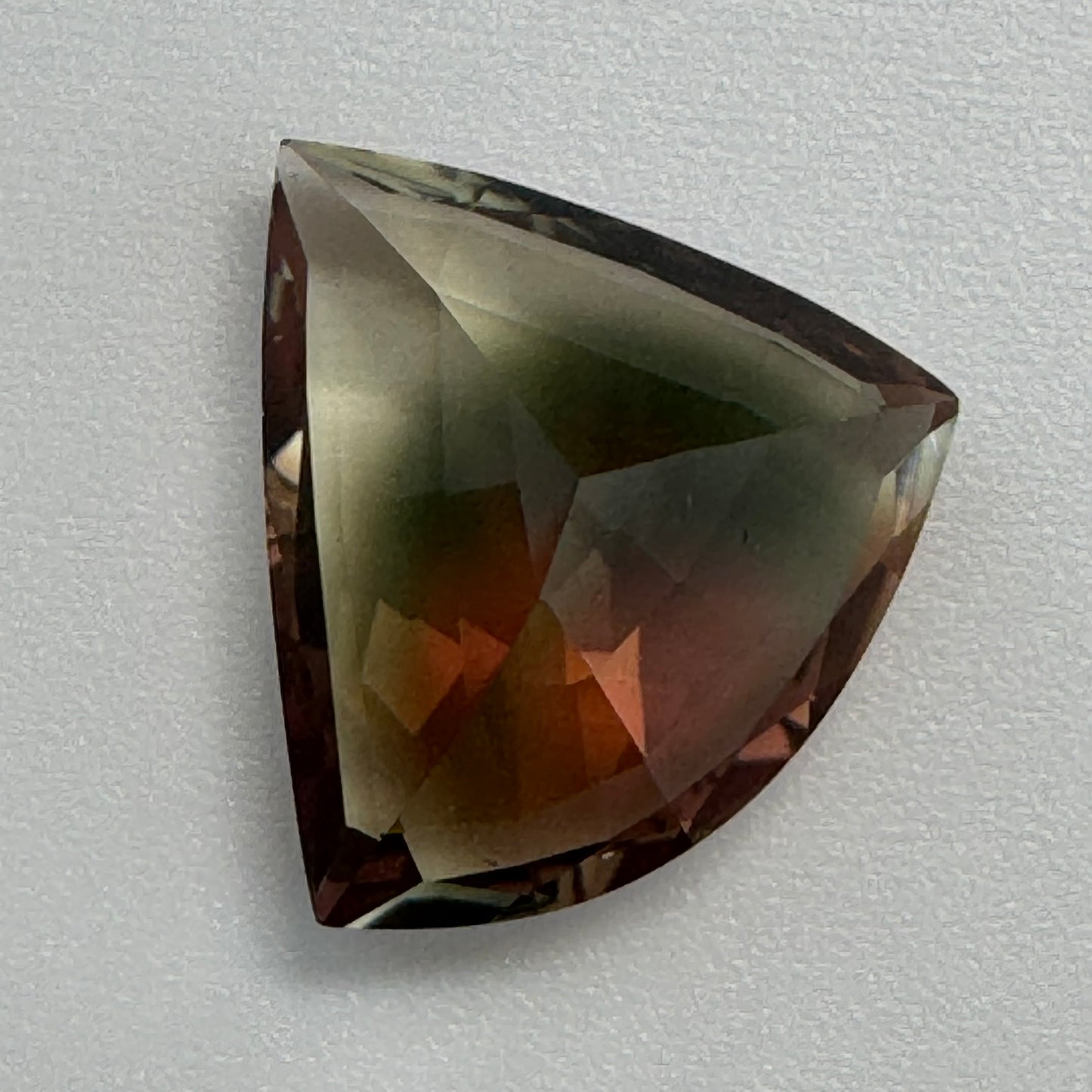 Genuine Oregon Sunstone from USA – Trillion Cut Green, Yellow & Red Gem