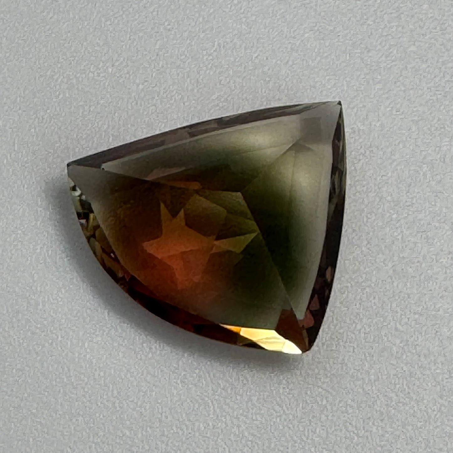 Genuine Oregon Sunstone from USA – Trillion Cut Green, Yellow & Red Gem