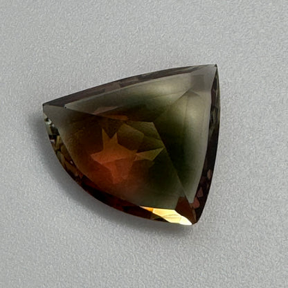 Genuine Oregon Sunstone from USA – Trillion Cut Green, Yellow & Red Gem