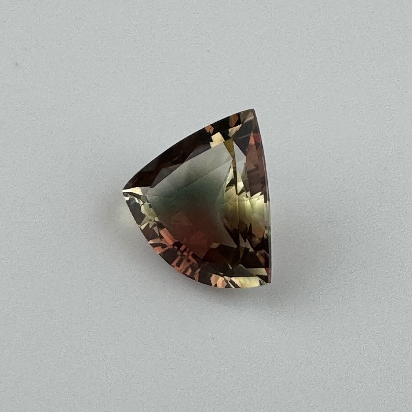 Genuine Oregon Sunstone from USA – Trillion Cut Green, Yellow & Red Gem