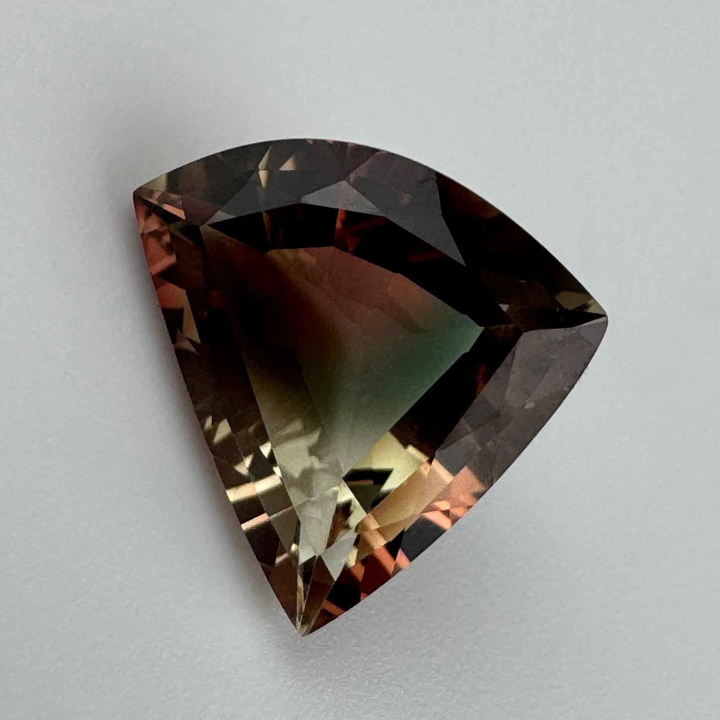 Genuine Oregon Sunstone from USA – Trillion Cut Green, Yellow & Red Gem