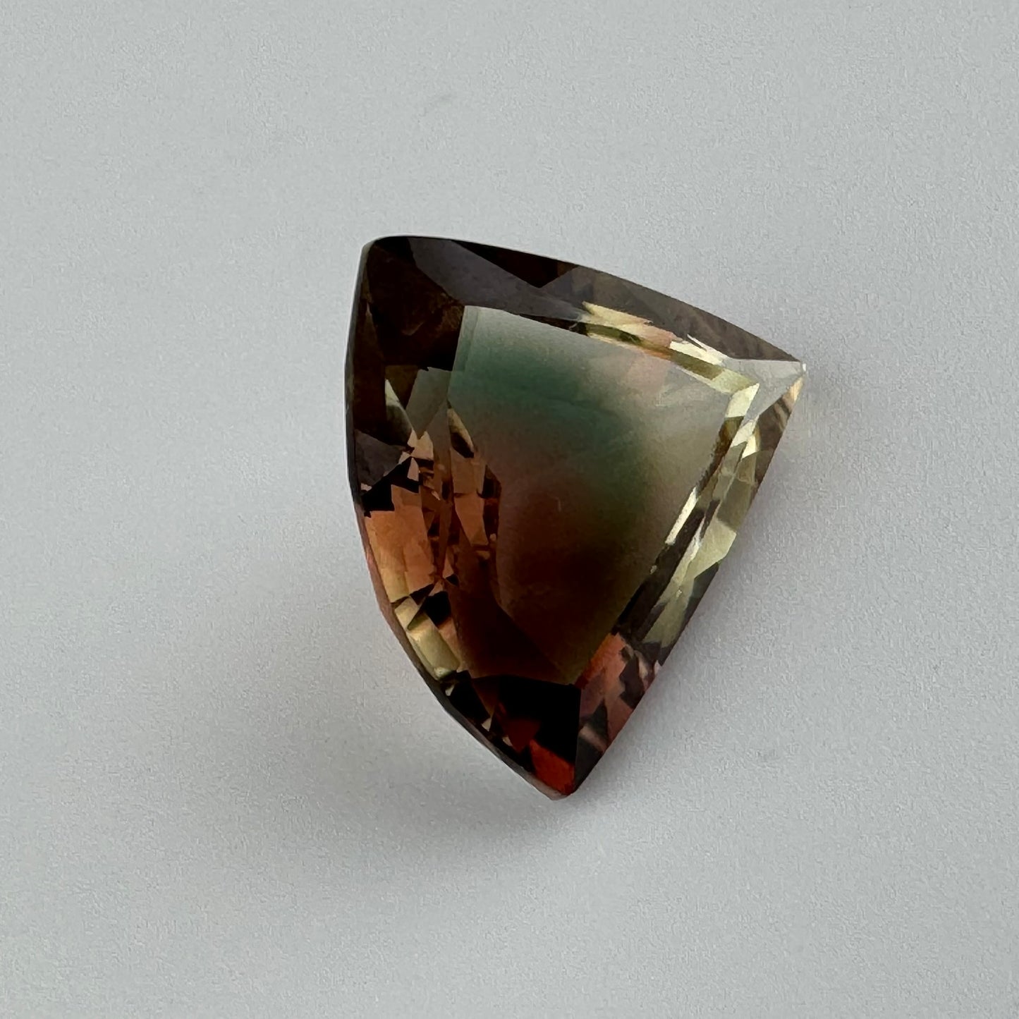Genuine Oregon Sunstone from USA – Trillion Cut Green, Yellow & Red Gem