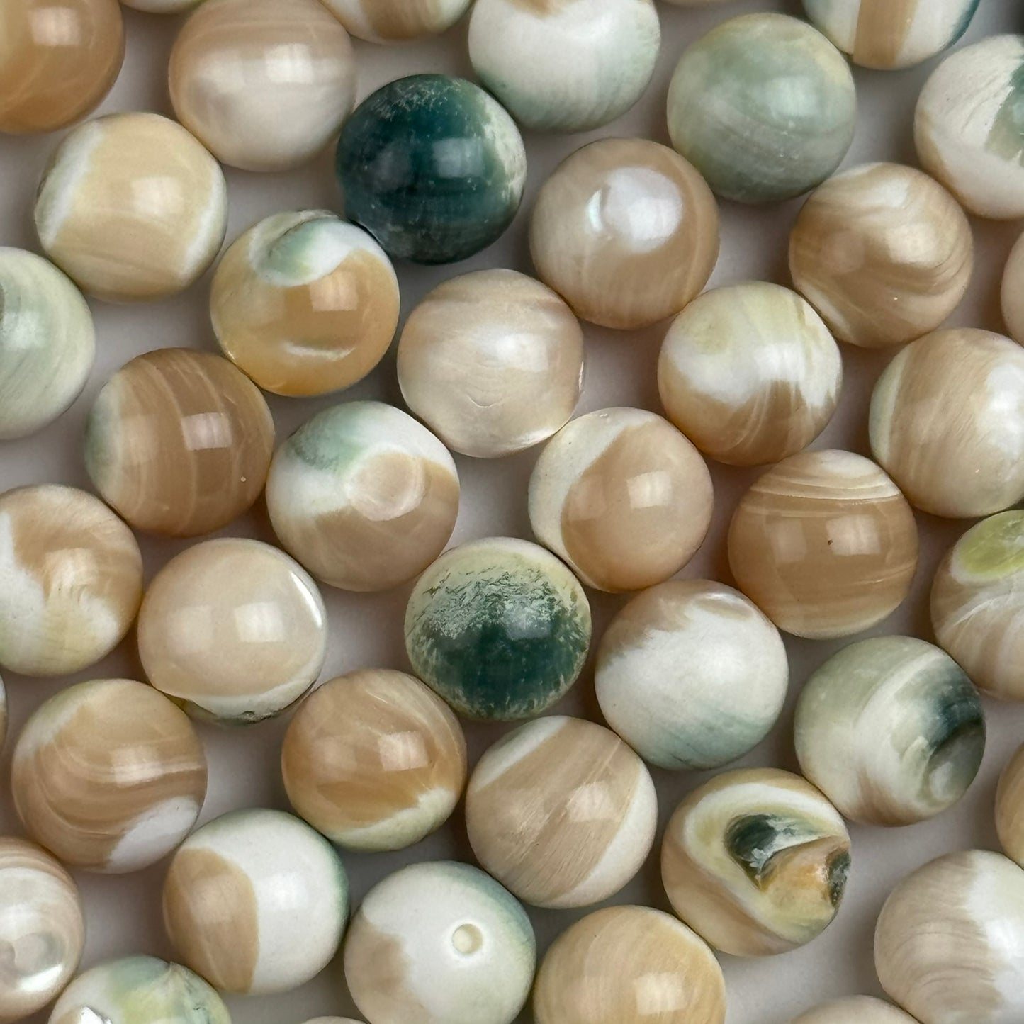 Green Shell Mother Of Pearl Polished Round Beads