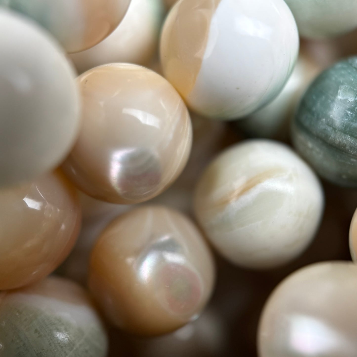 Green Shell Mother Of Pearl Polished Round Beads