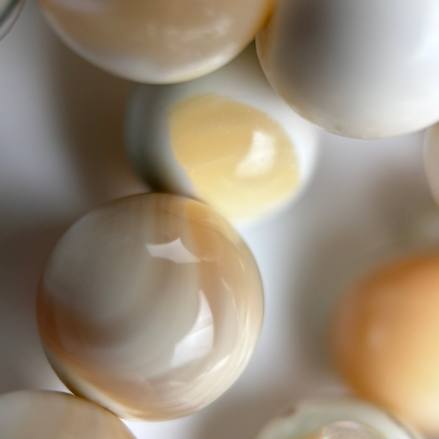 Green Shell Mother Of Pearl Polished Round Beads