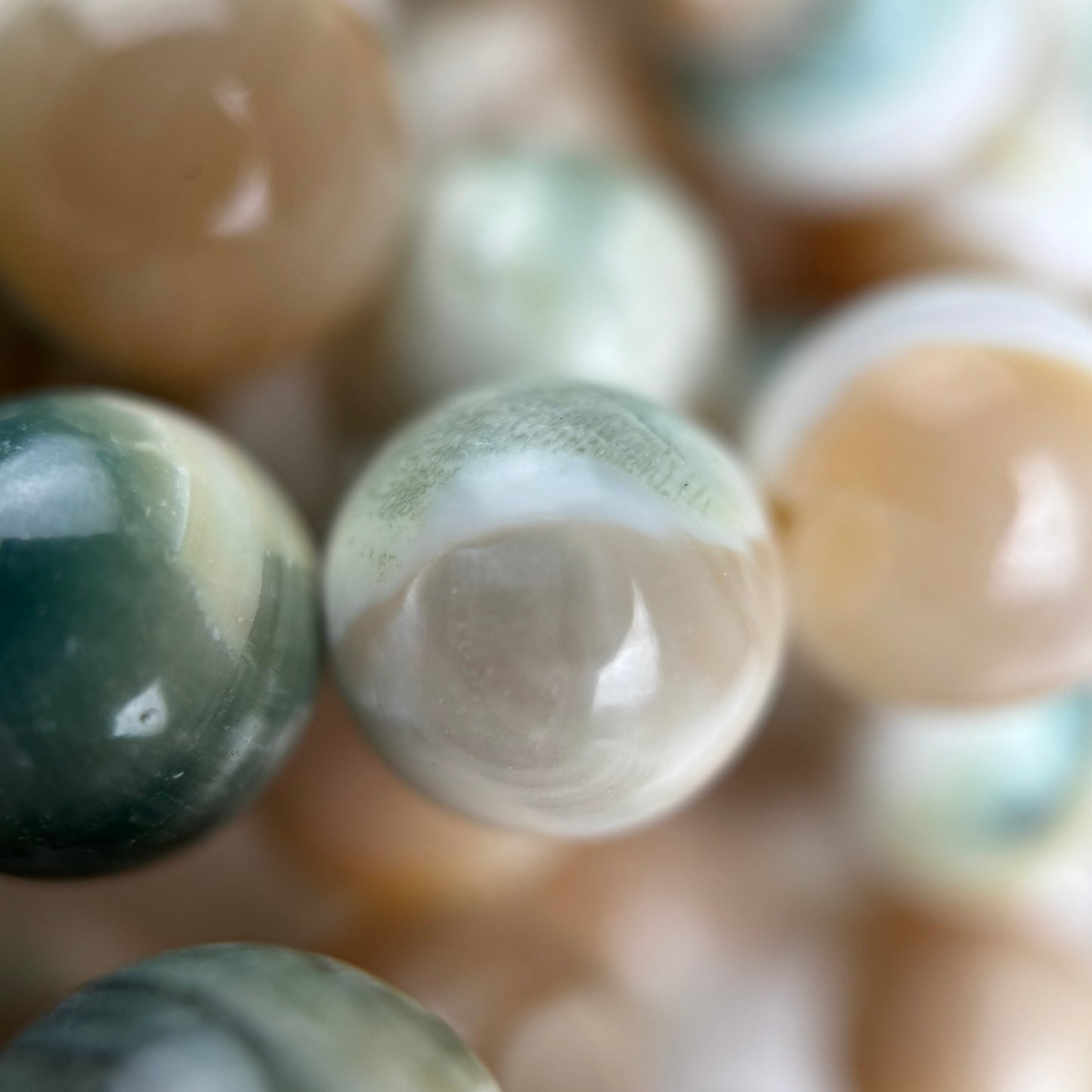 Green Shell Mother Of Pearl Polished Round Beads