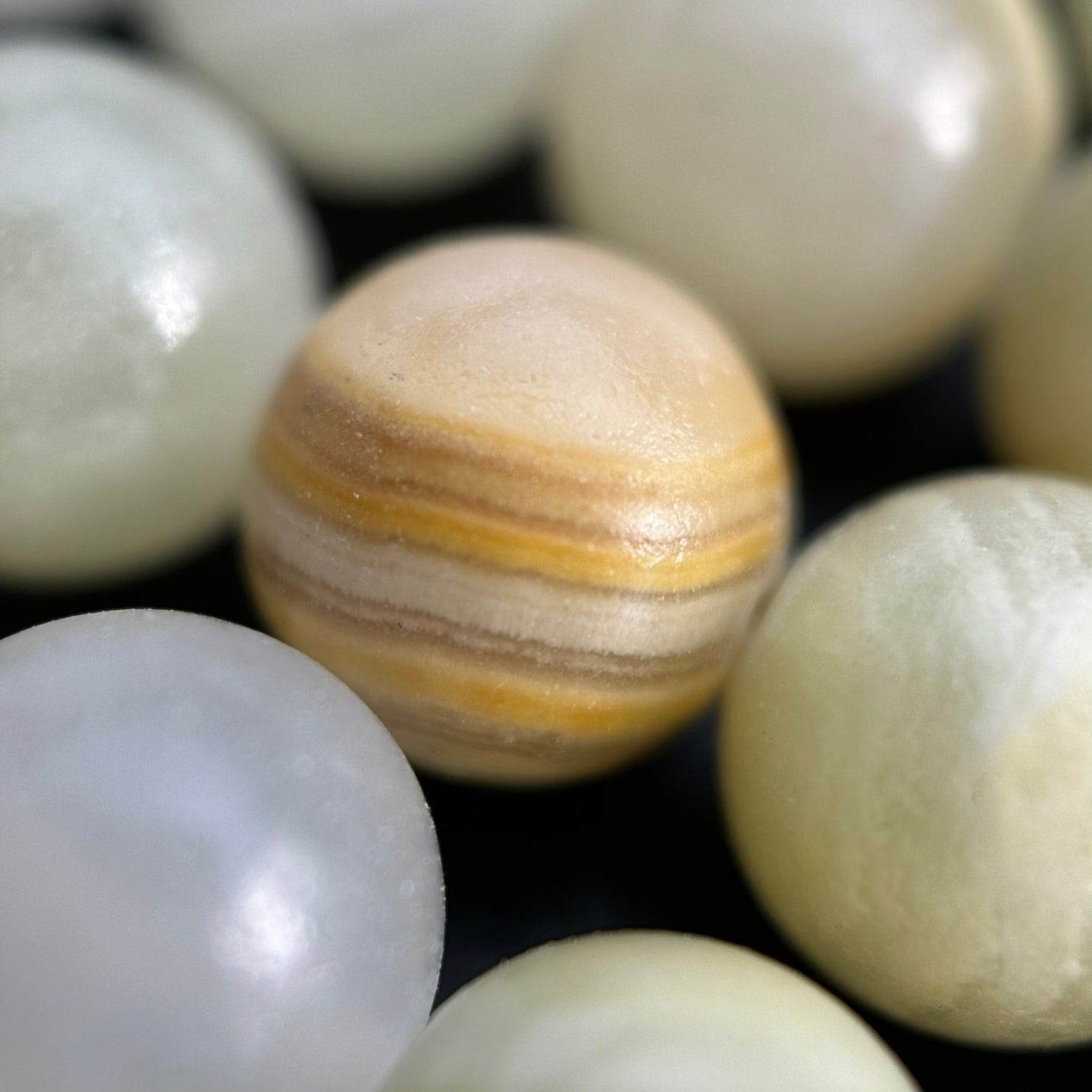 Onyx Stone - Banded Pattern - Round Shape - Polished Finish