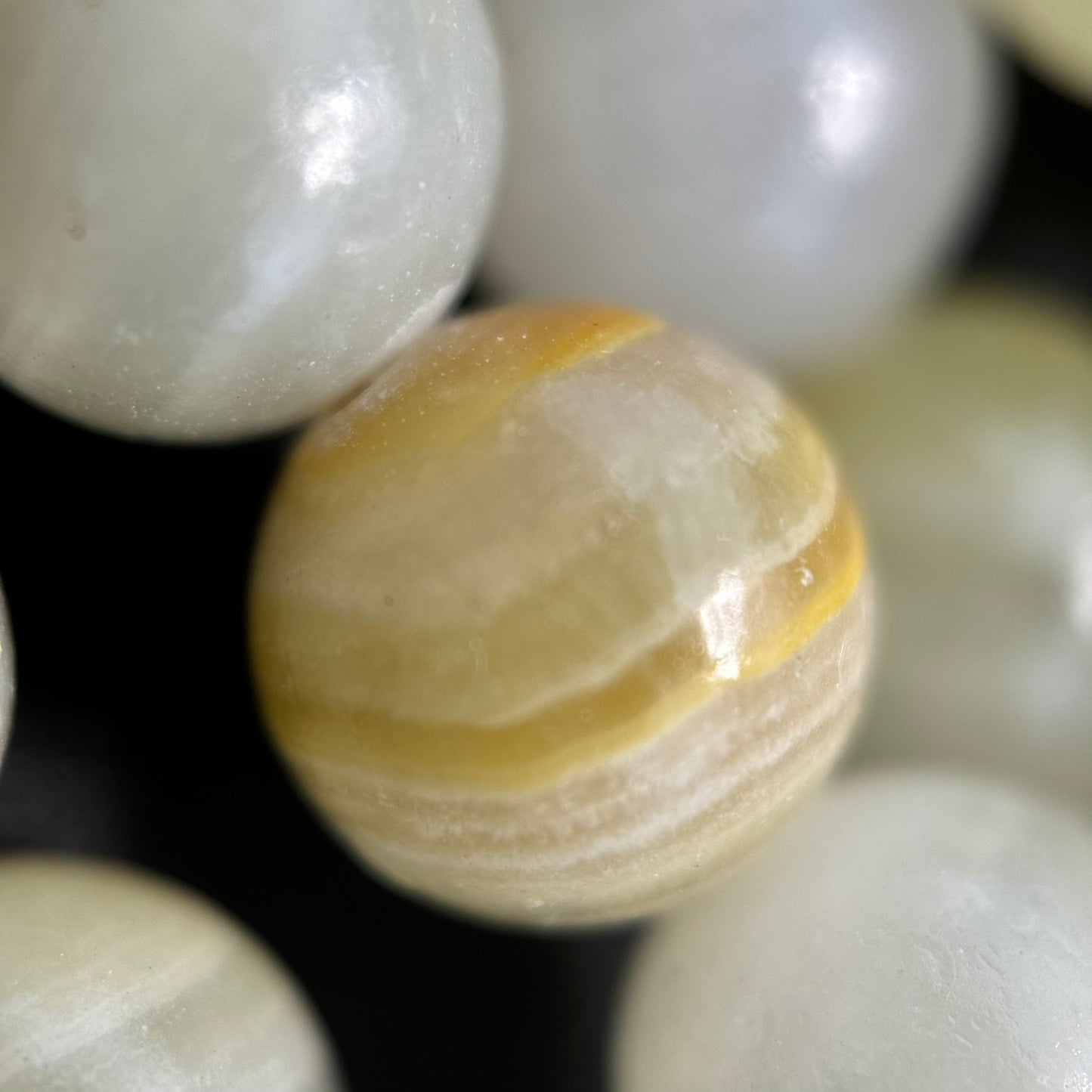 Onyx Stone - Banded Pattern - Round Shape - Polished Finish