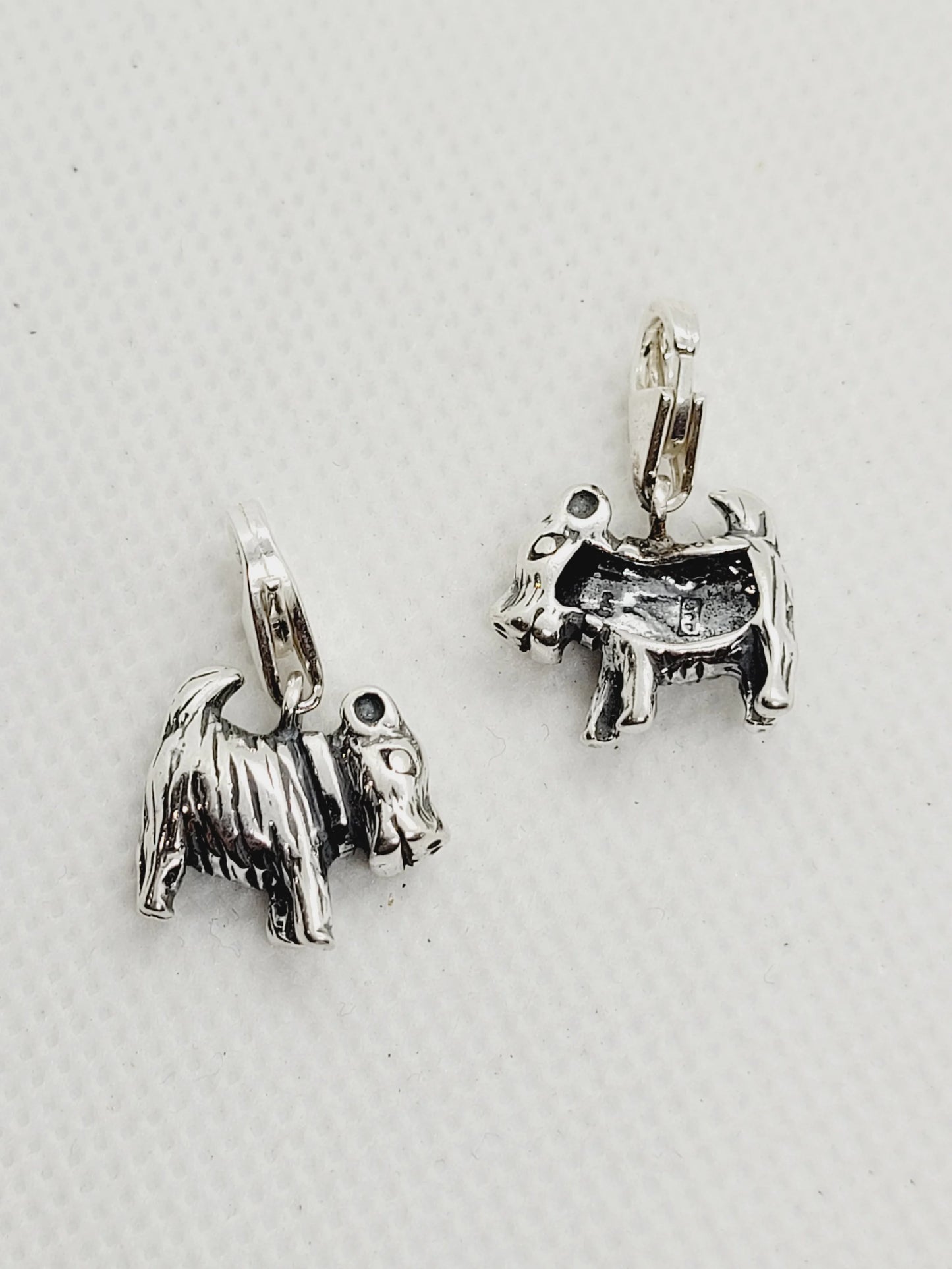 Dog in Smooth-Collar Tear-drop Clasp | 925 Sterling Silver image 0