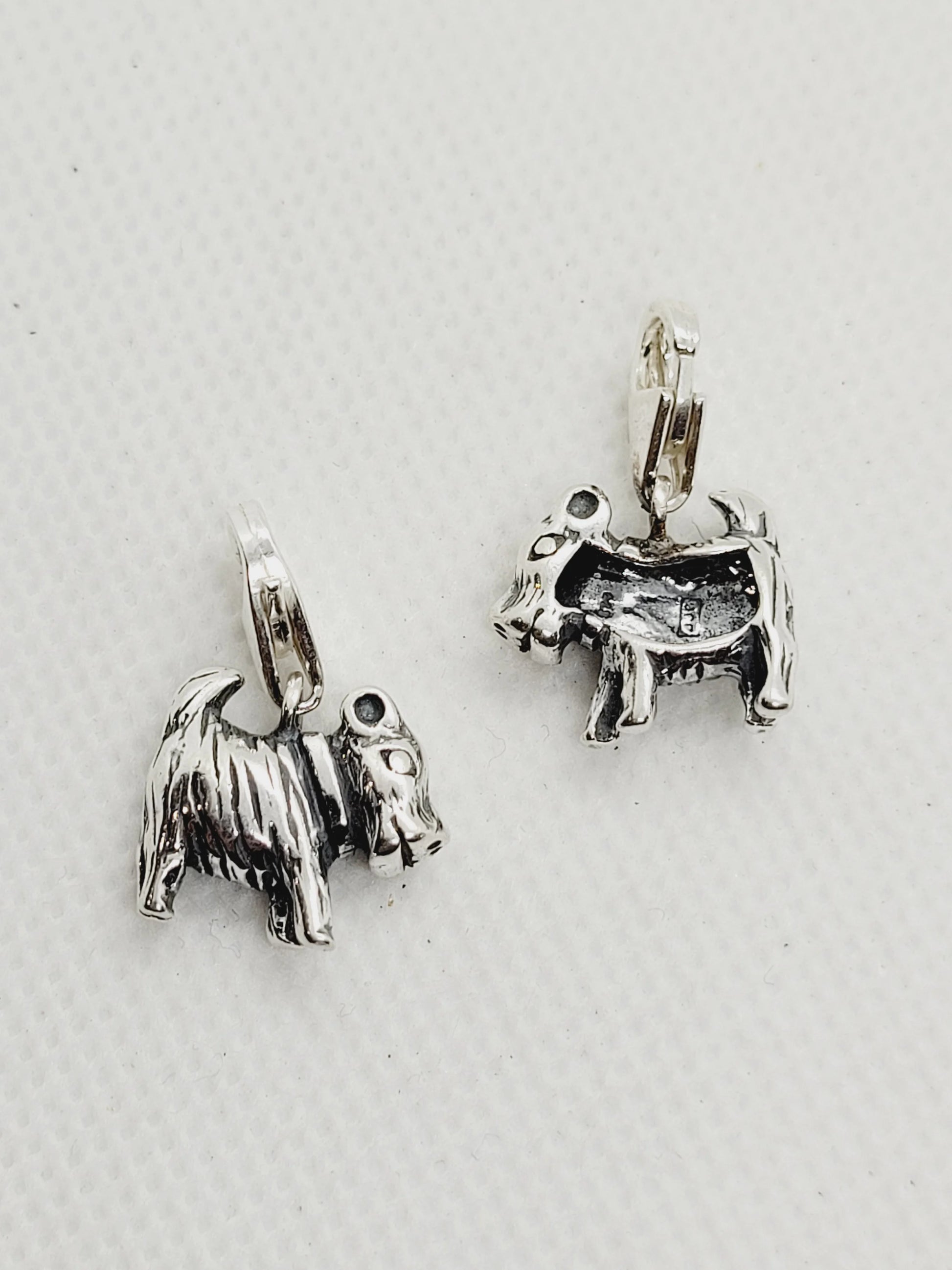 Dog in Smooth-Collar Tear-drop Clasp | 925 Sterling Silver image 0